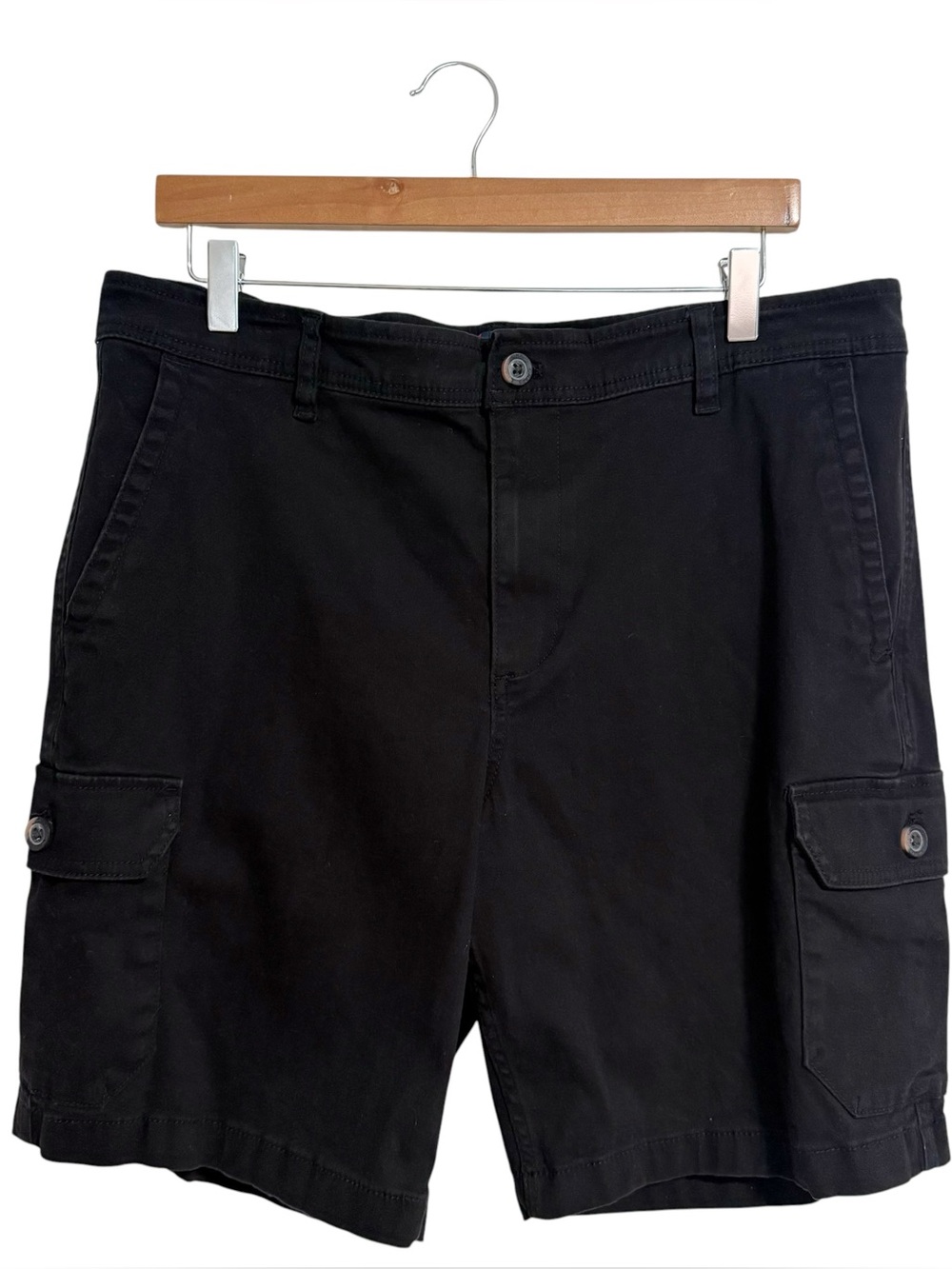 CHAPS men’s black relaxed-fit stretch cargo shorts size 36 Black Seacoast Wash